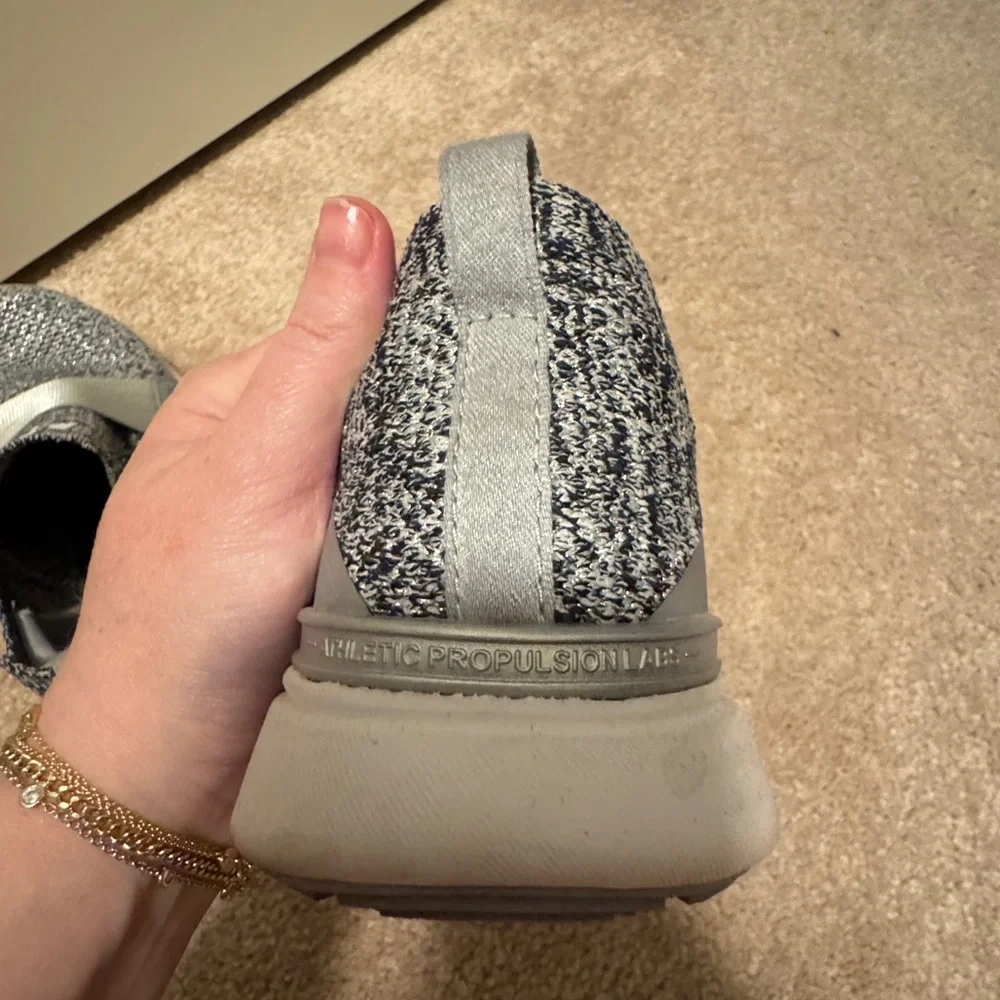 APL Women's TechLoom Bliss Heather Grey/ White / Black Athletic Propulsion Labs - Picture 3 of 8